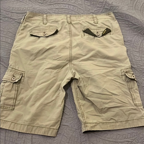 3 Pair Men’s Cream, White Plaid, and Tan Cargo Shorts Lot with Relaxed Fit - Picture 8 of 10